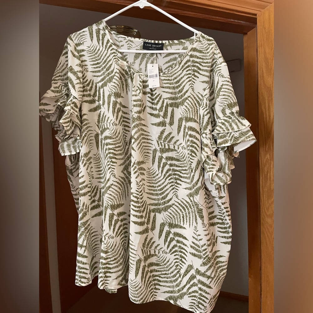 NWT Lane Bryant flutter sleeve botanical top